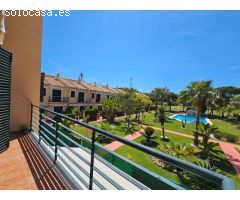 Luminoso piso con vistas al campo de golf y piscina en exclusiva urbanización en La Antilla