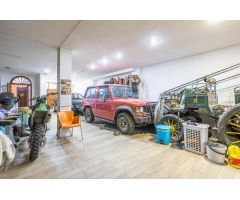 SE VENDE CASA 286 M2 CON 2 VIVIENDAS INDEPENDIENTES  (TOTAL 6 HABIT. + 4 BAÑOS)  Y AMPLIO GARAJE