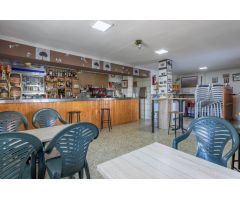 SE VENDE LOCAL DE ESQUINA  62 M2 CON POSIBILIDAD DE CAMBIO DE USO A VIVIENDA, CON PATIO 24 M2