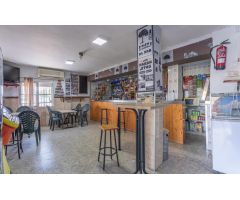 SE VENDE LOCAL DE ESQUINA  62 M2 CON POSIBILIDAD DE CAMBIO DE USO A VIVIENDA, CON PATIO 24 M2