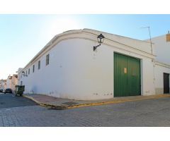 NAVE DE ESQUINA CON POSIBILIDAD DE CAMBIO DE USO A VIVIENDA