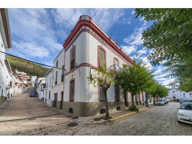 Casa Señorial en venta en Galaroza, Sierra de Huelva. Ideal Inversores.