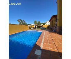 Chalet en dos plantas con piscina