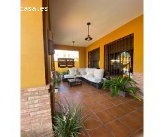 Chalet en dos plantas con piscina