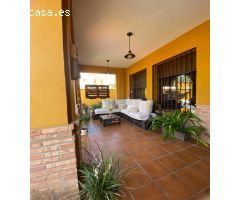 Chalet en dos plantas con piscina
