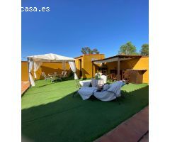 Chalet en dos plantas con piscina