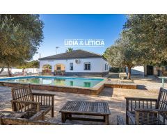Espectacular chalet con piscina en Zona Magistrado