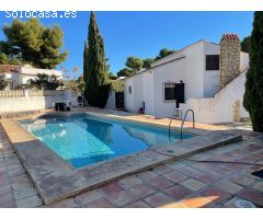 Moraira se vende chalet con piscina cerca del pueblo.