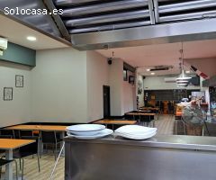 Bar muy bien situado todo montado con terraza