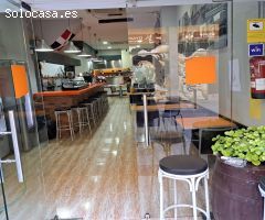 Bar muy bien situado todo montado con terraza