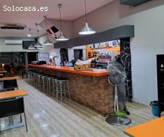 Bar muy bien situado todo montado con terraza