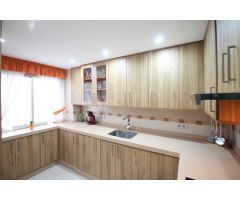 EN VENTA PISO CON TRES DORMITORIOS