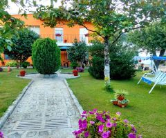 Chalet con jardín y piscina en Leiro