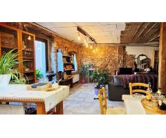 CASA DE TRES PLANTAS UNICA EN SU ESTILO EN VENTA EN EL CENTRO DE SANTPEDOR.