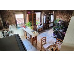 CASA DE TRES PLANTAS UNICA EN SU ESTILO EN VENTA EN EL CENTRO DE SANTPEDOR.