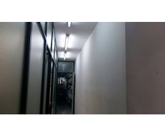 LOCAL COMERCIAL EN VENTA DIÁFANO CON TIENDA, ALMACÉN Y OFICINA EN ZONA OMS I DE PRAT