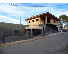 CASA EN CONSTRUCCIÓN CON LOCAL COMERCIAL ALQUILADO EN FUNCIONAMIENTO  EN CASTELLNOU DE BAGES