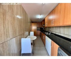 Piso seminuevo en venta en Sagrada Familia con  3 hab. parking incluido, ascensor y balcon