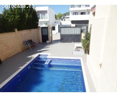 ¡Impresionante pareado con piscina privada en Alhaurín de la Torre!