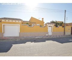 VILLA SEMI INDEPENDIENTE EN LA SIESTA - TORREVIEJA