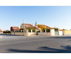 CHALET EN TORREVIEJA A 10 min DE LA PLAYA