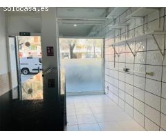 Local comercial con licencia de bar en ubicación privilegiada