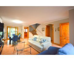 Chalet Adosado, con garaje para 3 coches con 2 terraza, en Son Espanyolet