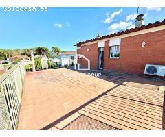 Chalet en Venta en Llagostera, Girona