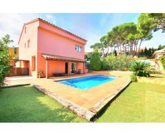 Chalet en Venta en Mont-ras, Girona