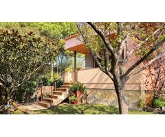 Chalet en Venta en Mont-ras, Girona