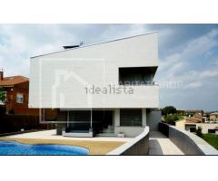 Chalet en Venta en Girona, Girona