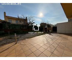 Chalet en Venta en Llagostera, Girona