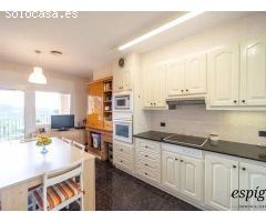 Chalet en Venta en Girona, Girona