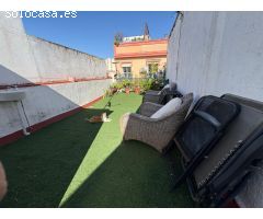 Oportunidad única! Casa de 3 pisos en el corazón de la ciudad