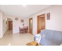 Apartamento con piscina, 2 hab. cocina independiente y garaje