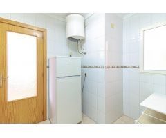 Apartamento con piscina, 2 hab. cocina independiente y garaje