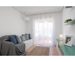 Impecable piso de tres dormitorios y dos baños a solo 200 metros de la playa