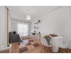 Impecable piso de tres dormitorios y dos baños a solo 200 metros de la playa