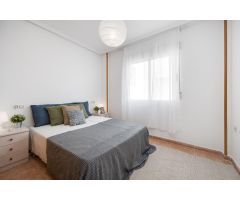 Impecable piso de tres dormitorios y dos baños a solo 200 metros de la playa