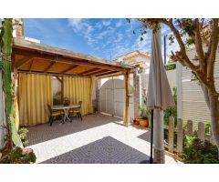 BUNGALOW DE 2 DORMITORIOS CON PISCINA COMUNITARIA Y ZONAS DEPORTIVAS EN TORREVIEJA