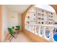 Apartamento de dos dormitorios en residencial con piscina
