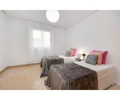 Apartamento de dos dormitorios en residencial con piscina