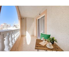 Apartamento de dos dormitorios en residencial con piscina