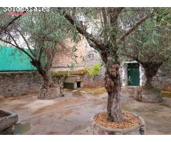 CASA CON GRAN PATIO EN VENTA EN PEDROCHE