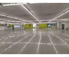 Gran local comercial en alquiler
