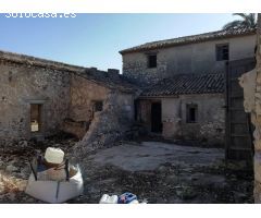 Terreno rústico con casa de campo para reformar