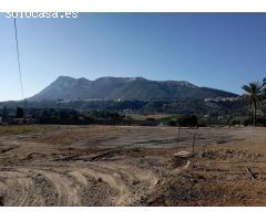 Terreno rústico con casa de campo para reformar