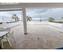 Chalet en primera línea de playa en Miramar