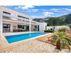 Villa moderna en Denia, diseño, confort y exclusividad en un entorno privilegiado