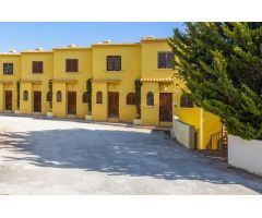 Se alquila acogedor adosado dúplex de septiembre a junio incluid